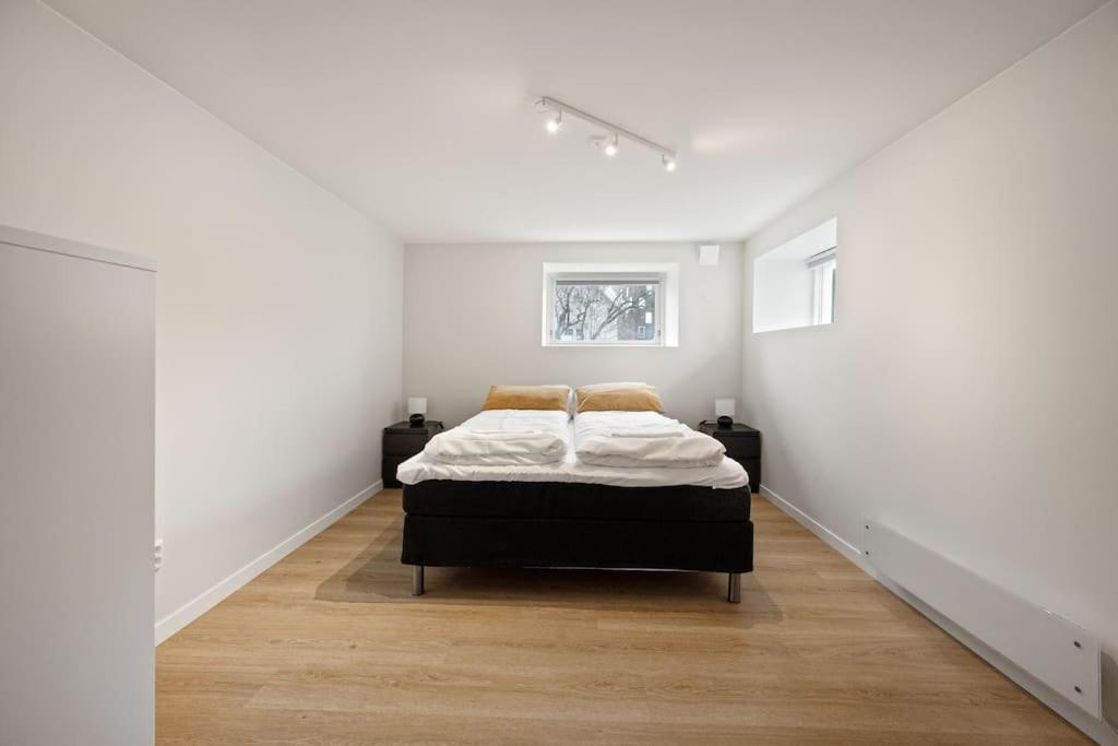 Practical Basement Apt With All Home Comforts Close To City Centre Stavanger Exteriör bild