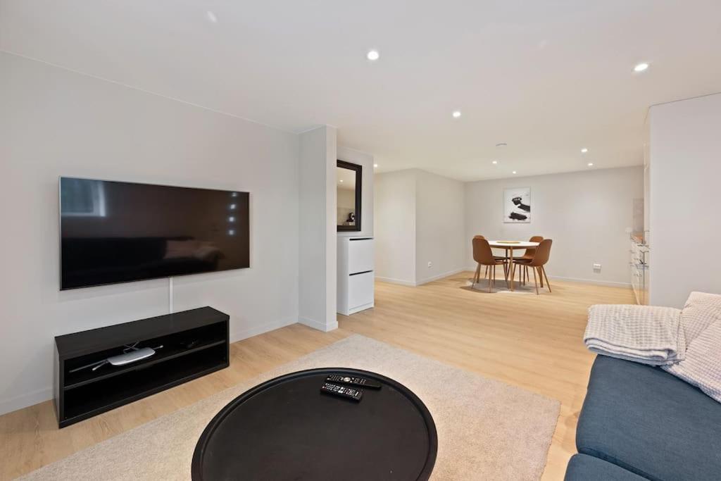 Practical Basement Apt With All Home Comforts Close To City Centre Stavanger Exteriör bild