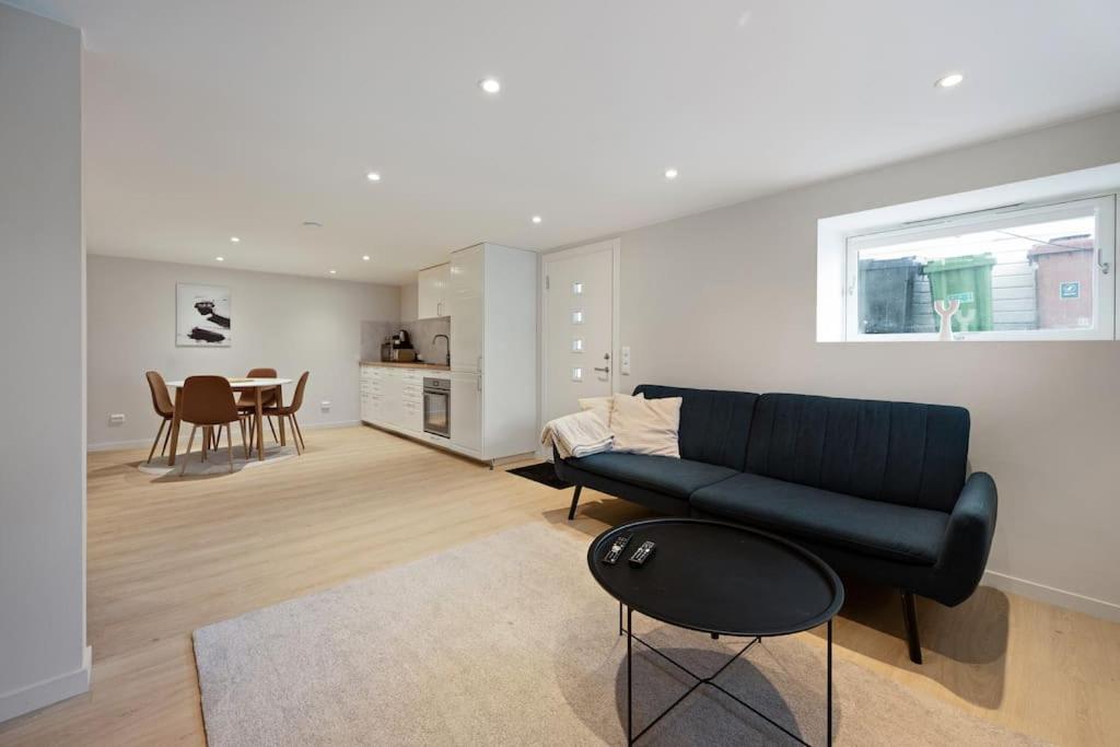 Practical Basement Apt With All Home Comforts Close To City Centre Stavanger Exteriör bild
