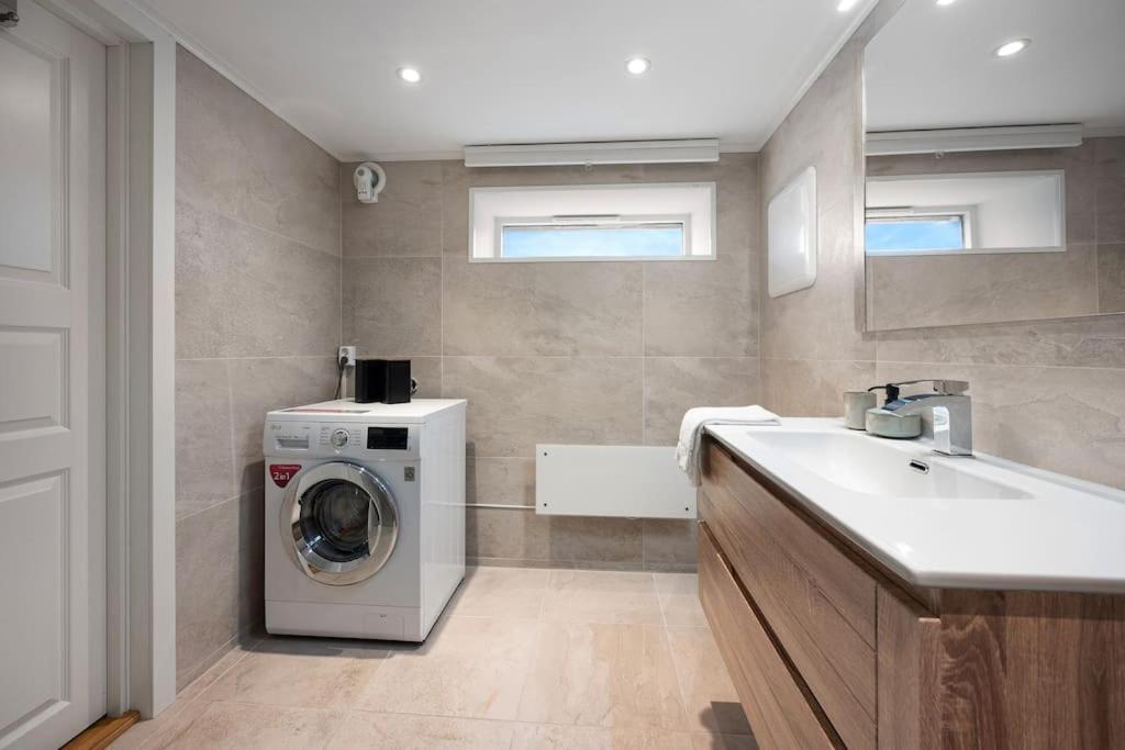 Practical Basement Apt With All Home Comforts Close To City Centre Stavanger Exteriör bild